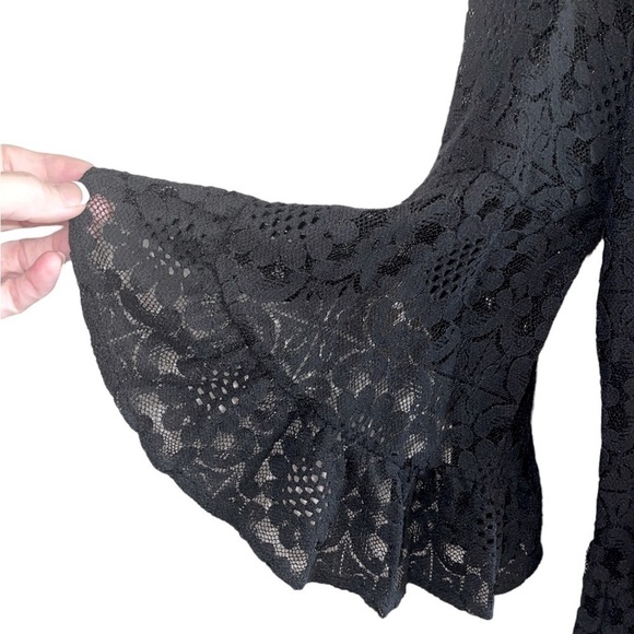 𝅺jodifl BLACK LACE ELASTIC COLLAR WITH BELL SLEEVES SIZE MEDIUM - Picture 2 of 3